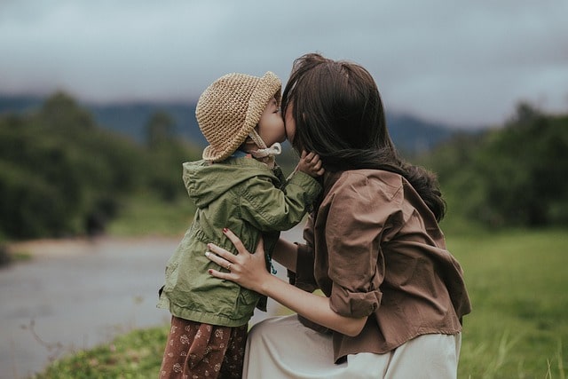 30代、40代の薬剤師であれば、子育てと両立できる転職をする選択をすることもあるでしょう。